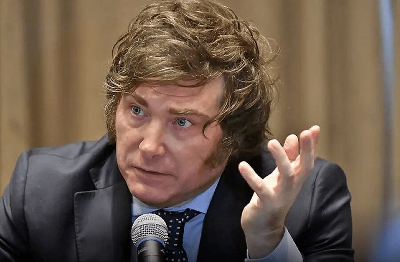 Milei propone que se abandone para siempre el uso del peso argentino y se adopte el dólar