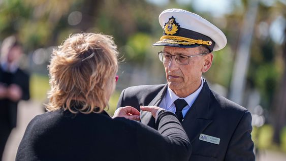 José Luis Elizondo es cuestionado desde numerosas instituciones de la Armada, incluida el Club Naval José Luis Elizondo es cuestionado desde numerosas instituciones de la Armada, incluida el Club Naval
