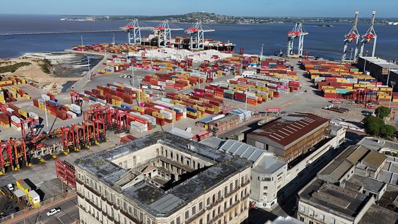 Vista del Puerto de Montevideo.