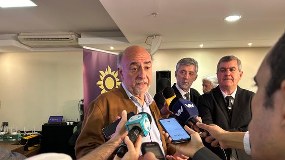 Pablo Mieres, candidato a la presidencia por el Partido Independiente Pablo Mieres, candidato a la presidencia por el Partido Independiente