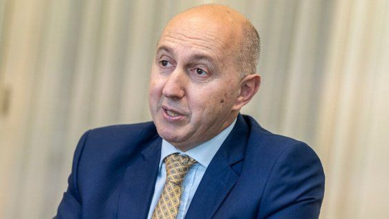 Paolo Verizzi durante la entrevista con Búsqueda. Paolo Verizzi durante la entrevista con Búsqueda.