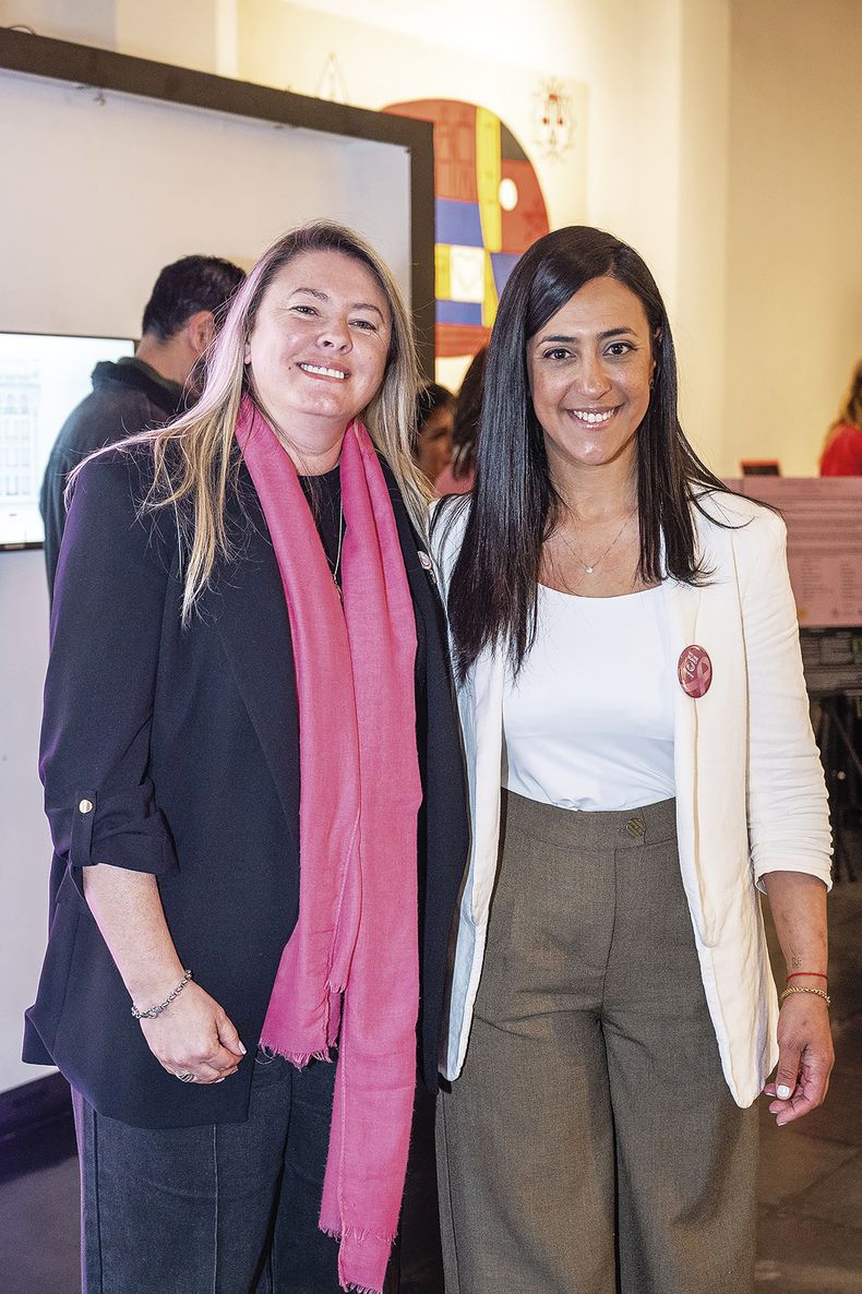 Directora de Fundación Hilo Rosa Claudia Ferme y responsable de RSE de Alcance Jackeline Buceta.