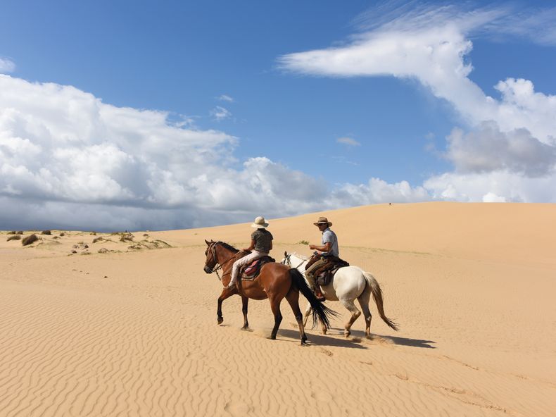 Cinco cabalgatas en Uruguay entre sierras, dunas, lagunas y playas