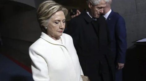 Fotografía de archivo del expresidente de EE.UU. Bill Clinton y Hillary Clinton.