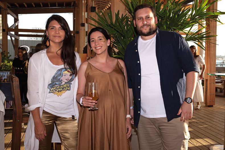 Fernanda Ariceta con Romina Corbellini y Rodrigo Solá, de Nestlé