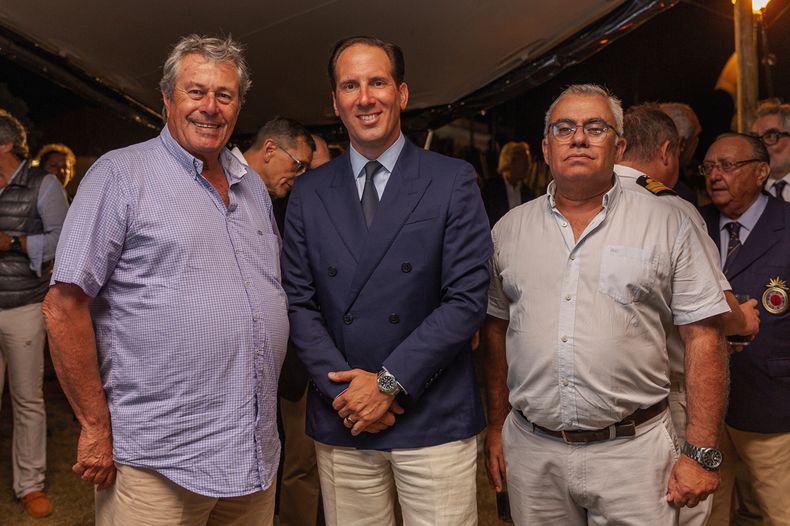 El intendente de Maldonado Enrique Antía, el director general de Rolex Argentina Eduardo Maclean y Jorge Guerra, de la Jefatura de Policía de Maldonado