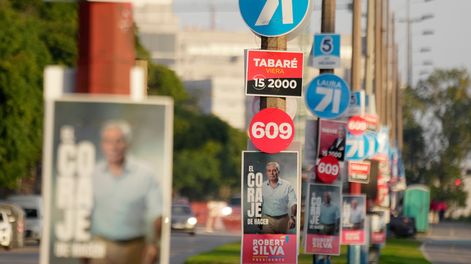 Cartelería política en el marco de la campaña electoral hacia las Elecciones Internas en Montevideo