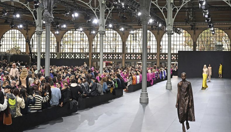 imagen de Entre histórica y viral: las colecciones que marcaron la Semana de la Moda de París
