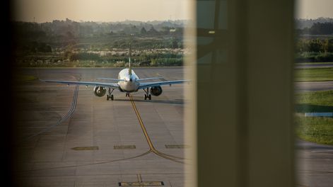 La nueva regulación busca facilitar la llegada y la salida de vuelos a los principales aeropuertos de Uruguay