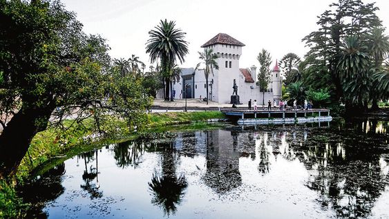 La Mediateca Ronald Melzer en el castillo del parque Rodó Foto: Javier Calvelo, adhocFOTOS La Mediateca Ronald Melzer en el castillo del parque Rodó Foto: Javier Calvelo, adhocFOTOS