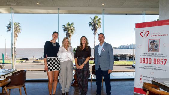 Gerenta de Cauce Loly López, Cristina Berenbau, de la Fundación Clarita Berenbau, y Fabiana Kanovich y Francisco Lorente del Hotel Costanero.
