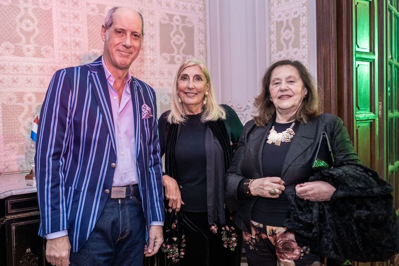 Embajador de Italia Fabrizio Petri, Mercedes Menafra y Eloisa Legnani.