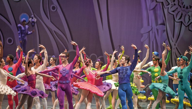 imagen de La Bella Durmiente en ballet, familias disfuncionales en teatro y Arotxa al óleo