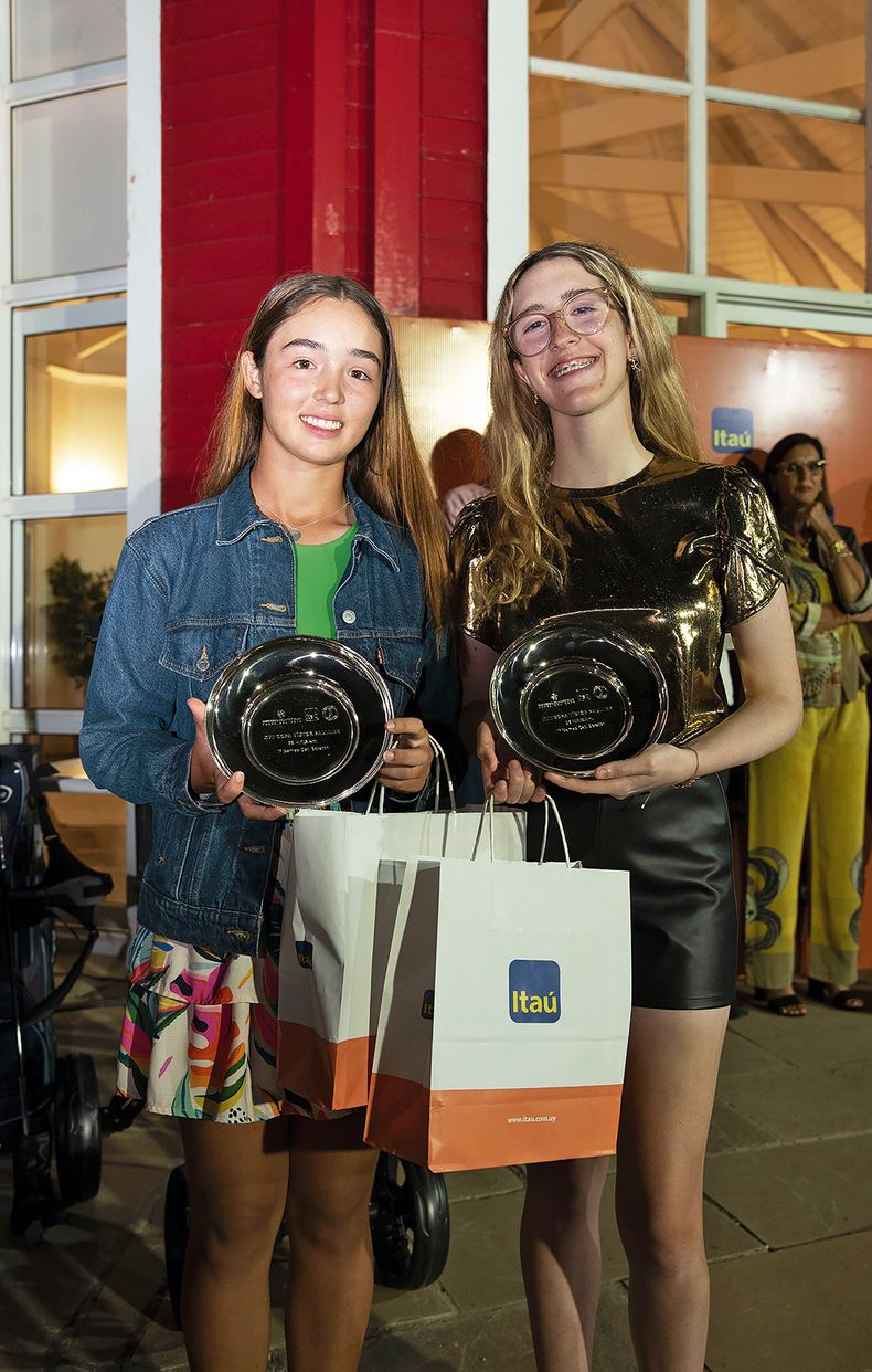 Ganadoras de categoría scratch damas Ana Gill y Ana Évora