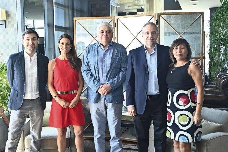 De Exacta: director de Integra Metrics Luis Argandoña, country manager Paula Gutiérrez, director metodológico Patricio Moyano, CEO Mariano Pola y gerenta de Operaciones Regional Eugenia Cruz Lino