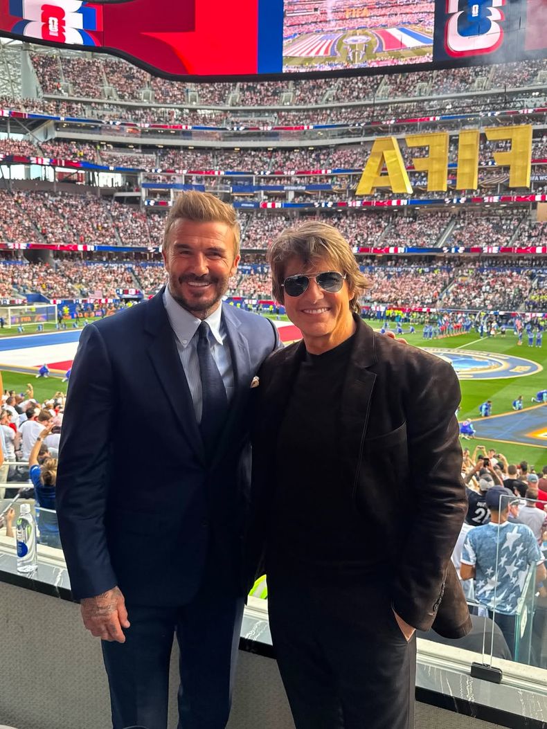 Tom Cruise asistió al partido entre Estados Unidos y Paraguay en Los Ángeles junto a David y Victoria Beckham.