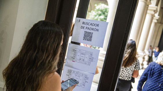 Facultad de Derecho. Foto: Mauricio Zina, adhocFOTOS Facultad de Derecho. Foto: Mauricio Zina, adhocFOTOS