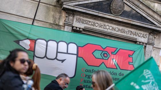 Una movilización de la Confederación de Funcionarios del Estado frente al MEF, en 2024 Una movilización de la Confederación de Funcionarios del Estado frente al MEF, en 2024