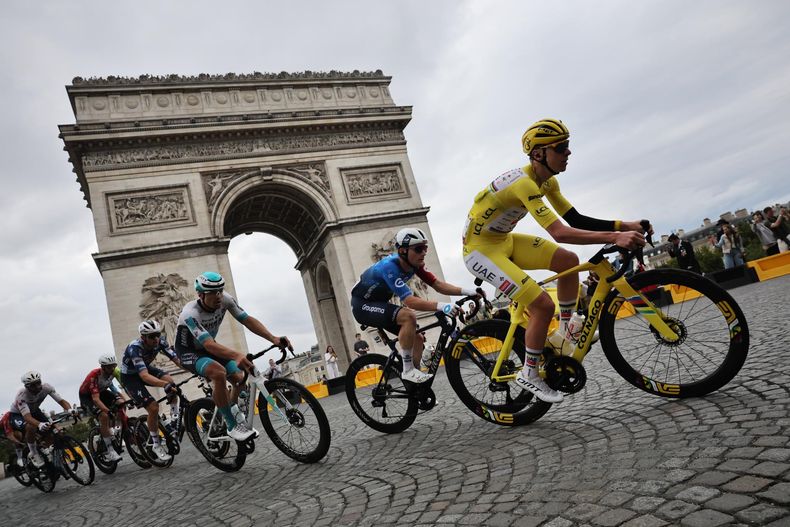 El esloveno Tadej Pogacar durante la vigésimo primera y última etapa del Tour de Francia 2025