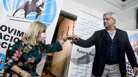 Beatriz Argimón y Gonzalo Mujica durante el acto La LUC no se Toca en la Casa de los Lamas. Foto: Javier Calvelo / adhocFOTOS