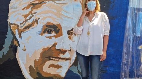 Carolina Cosse en el mural en homenaje al expresidente Vázquez.
