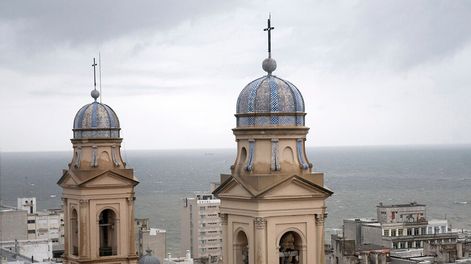 La Iglesia Matriz, en la Ciudad Vieja. Foto: Ricardo Antúnez, adhocFOTOS