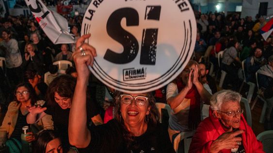 Acto de cierre de campaña del SÍ al plebiscito de la seguridad social, en el Club Cordón Acto de cierre de campaña del SÍ al plebiscito de la seguridad social, en el Club Cordón