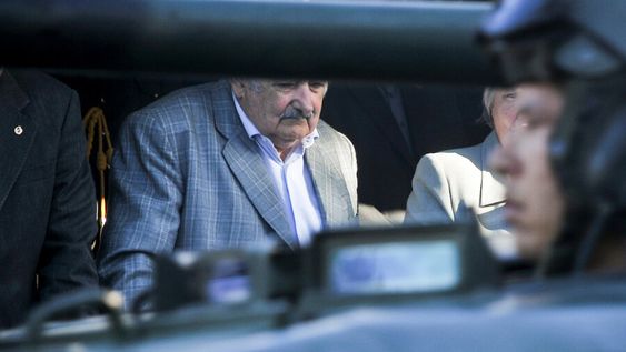 imagen de Dirigentes oficialistas critican a Mujica por decir que Manini Ríos “hizo lo que tenía que hacer” imagen de Dirigentes oficialistas critican a Mujica por decir que Manini Ríos “hizo lo que tenía que hacer”