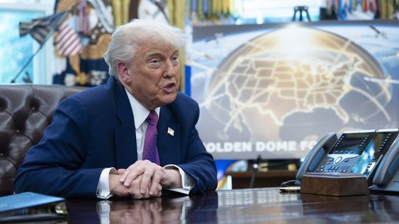 Donald Trump anuncia que ha seleccionado el camino a seguir para su ambicioso escudo de defensa antimisiles Golden Dome, en la Oficina Oval de la Casa Blanca en Washington Donald Trump anuncia que ha seleccionado el camino a seguir para su ambicioso escudo de defensa antimisiles Golden Dome, en la Oficina Oval de la Casa Blanca en Washington