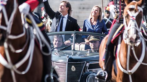 Búsqueda | La vicepresidenta Beatriz Argimón y el presidente Luis Lacalle Pou se trasladaron a la plaza Independencia en un Ford V8 de 1937, perteneciente a su bisabuelo, Luis Alberto de Herrera, y utilizado por su padre, Luis Lacalle Herrera.