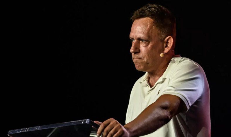 Foto de archivo: Peter Thiel, cofundador de PayPal y Palantir Technologies, habla en la Conferencia Bitcoin 2022 en el Centro de Convenciones de Miami Beach, Florida, el 7 de abril de 2022.