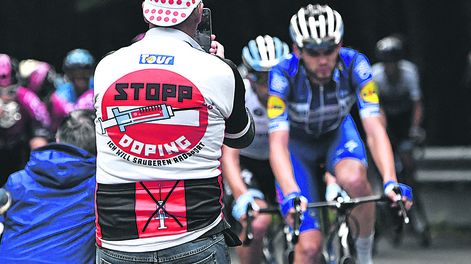 El ciclismo, con el Tour de France como principal señalado, fue la primer disciplina en impulsar el pasaporte biológico. Foto: Marco Bertorello, AFP