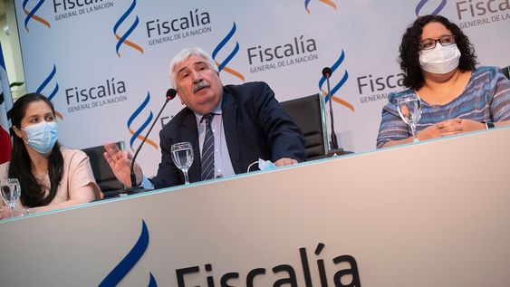 Adriana Sampayo, Juan Gómez, y Mariana Alfaro, en conferencia de prensa del caso Operación Océano. Foto: Pablo Vignali / adhocFOTOS Adriana Sampayo, Juan Gómez, y Mariana Alfaro, en conferencia de prensa del caso Operación Océano. Foto: Pablo Vignali / adhocFOTOS