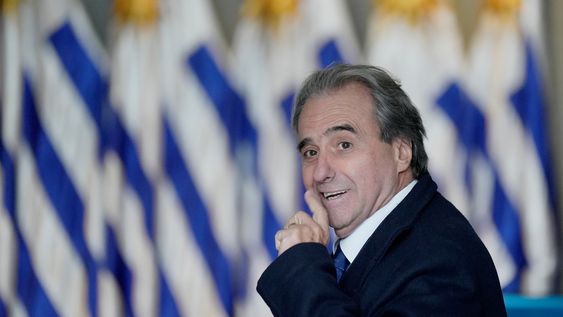 Monzeglio, al llegar a un Consejo de Ministros Monzeglio, al llegar a un Consejo de Ministros