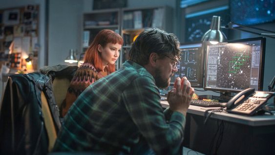 Jennifer Lawrence y Leonardo DiCaprio en No miren arriba Jennifer Lawrence y Leonardo DiCaprio en No miren arriba