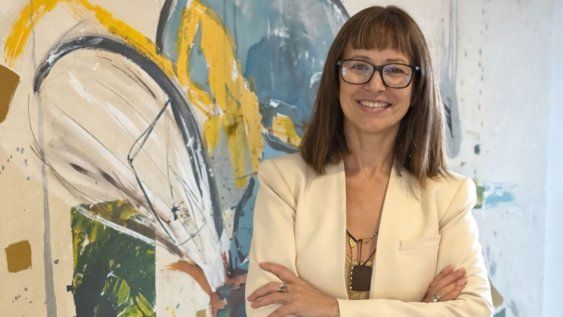 Fabiana Pérez Federico es psicóloga (Universidad de la República) con más de 26 años de trayectoria, especializada en el abordaje sistémico de familias, parejas y adultos mayores.