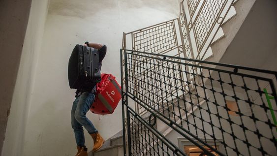 Un inmigrante en una pensión en Montevideo.