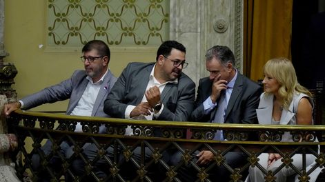 Fernando Pereira, Alejandro Sánchez, Yamandú Orsi y Carolina Cosse, durante la asunción de la nueva Legislatura.&nbsp;