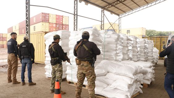 La cocaína estaba escondida en paquetes de 35 kilos dentro de un contenedor con bolsas de azúcar La cocaína estaba escondida en paquetes de 35 kilos dentro de un contenedor con bolsas de azúcar