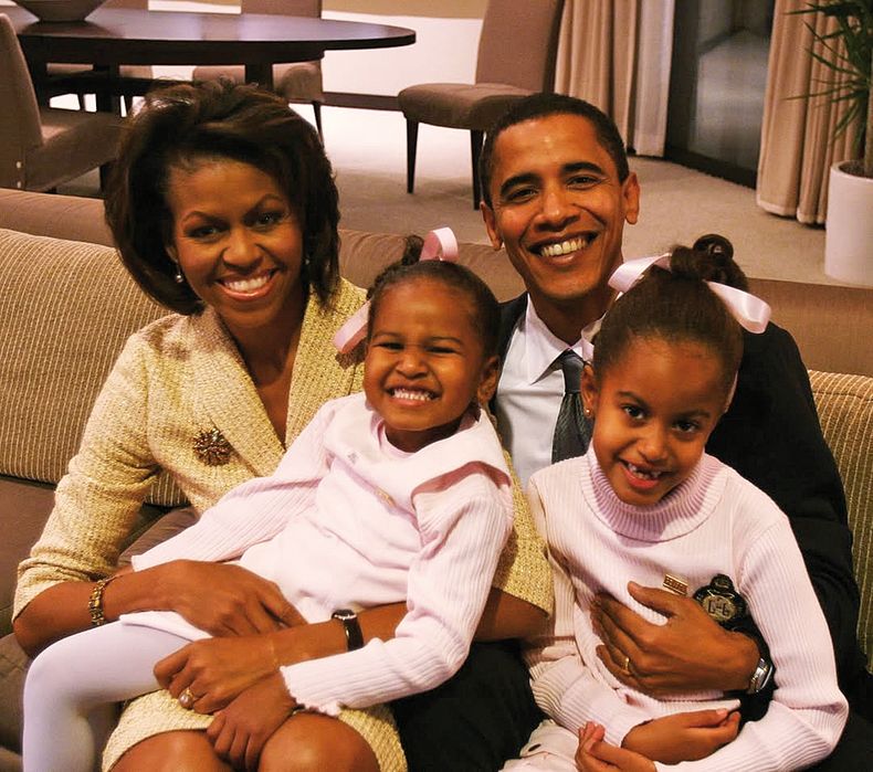 La ex primera dama de&nbsp;Estados Unidos Michelle Obama publicó en&nbsp;Instagram una foto de&nbsp;su familia y homenajeó&nbsp;a su esposo, Barack