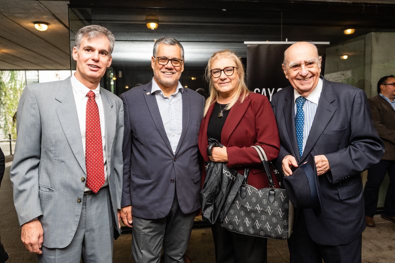 Mauricio Viera, Marne Osorio, Consuelo Pérez y expresidente de la República Julio María Sanguinetti