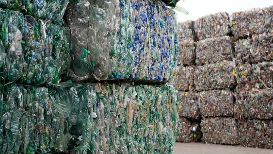 Planta de reciclaje de envases de la empresa ECOPET en Pando Planta de reciclaje de envases de la empresa ECOPET en Pando