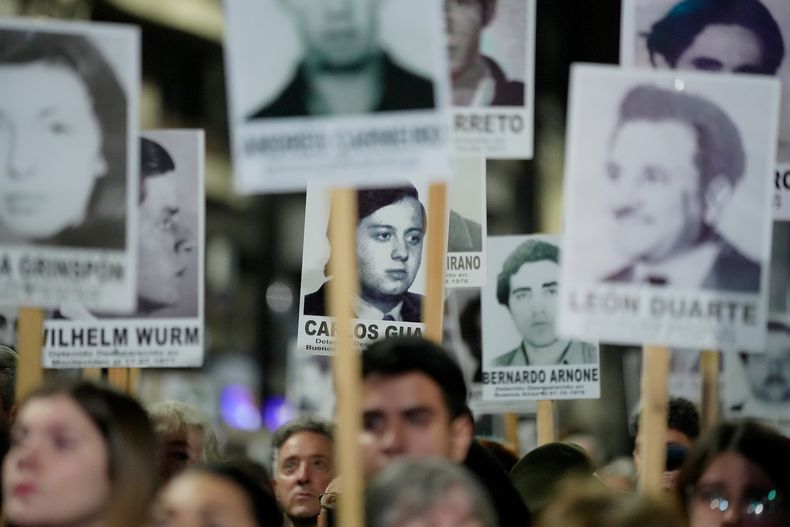 30ª Marcha del Silencio por la avenida 18 de Julio en Montevideo&nbsp;