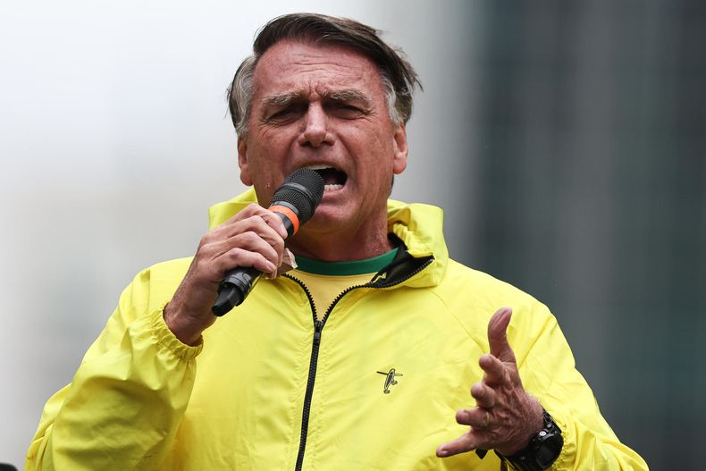 Bolsonaro se dice perseguido como Trump y Le Pen en multitudinario evento en São Paulo