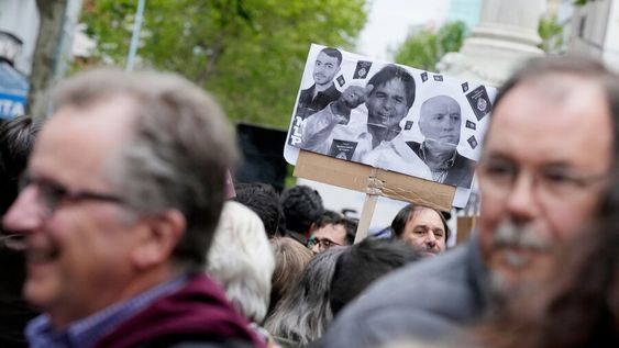 Cartel en la movilización “por la democracia y contra la corrupción” convocada por el PIT-CNT. Foto: Javier Calvelo, adhocFOTOS Cartel en la movilización “por la democracia y contra la corrupción” convocada por el PIT-CNT. Foto: Javier Calvelo, adhocFOTOS