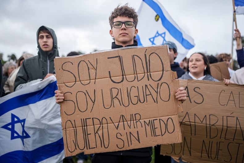 Manifestación de la Organización Sionista del Uruguay bajo el lema “Basta de antisemitismo en el Uruguay”&nbsp;