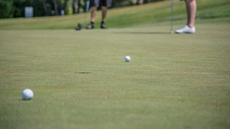 imagen de Tras sus victorias en el Club de Golf del Uruguay, Priscila Schmid  y Álvaro Vargas (h) son los nuevos campeones nacionales