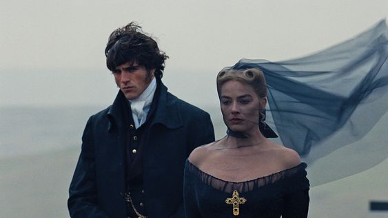 Jacob Elordi y Margot Robbie son los protagonistas de la nueva versión cinematográfica de Cumbres Borrascosas.