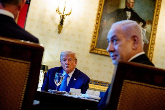 Benjamín Netanyahu y Donald Trump durante una cena en el Salón Azul de la Casa Blanca, el 7 de julio de 2025.