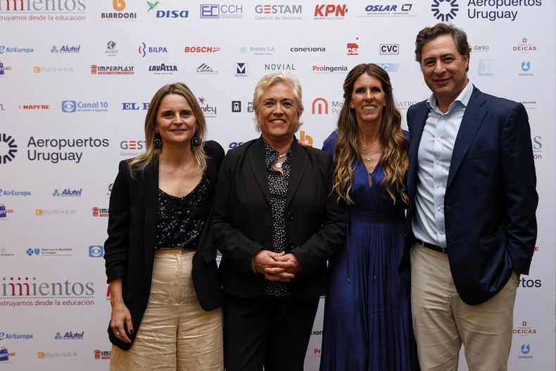 Directora ejecutiva de Cimientos Soledad Lienau, presidenta del Banco Hipotecario&nbsp;del Uruguay Casilda Echeverría, vicepresidenta y fundadora de Cimientos Uruguay&nbsp;Valeria Salmain y CEO de Corporación América Martín Eurnekian&nbsp;